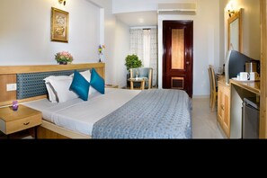 Standard Room | Premium bedding, down comforters, minibar, in-room safe