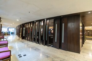 Interior entrance - The Lindsay (Kolkata)
