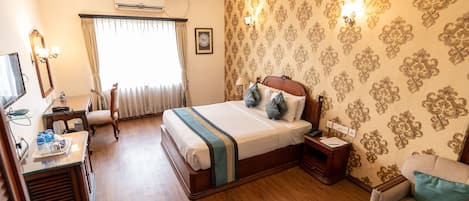 Junior suite | 1 slaapkamer, luxe beddengoed, een kluis op de kamer, een bureau