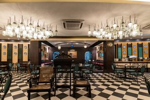 Coffee shop - The Lindsay (Kolkata)