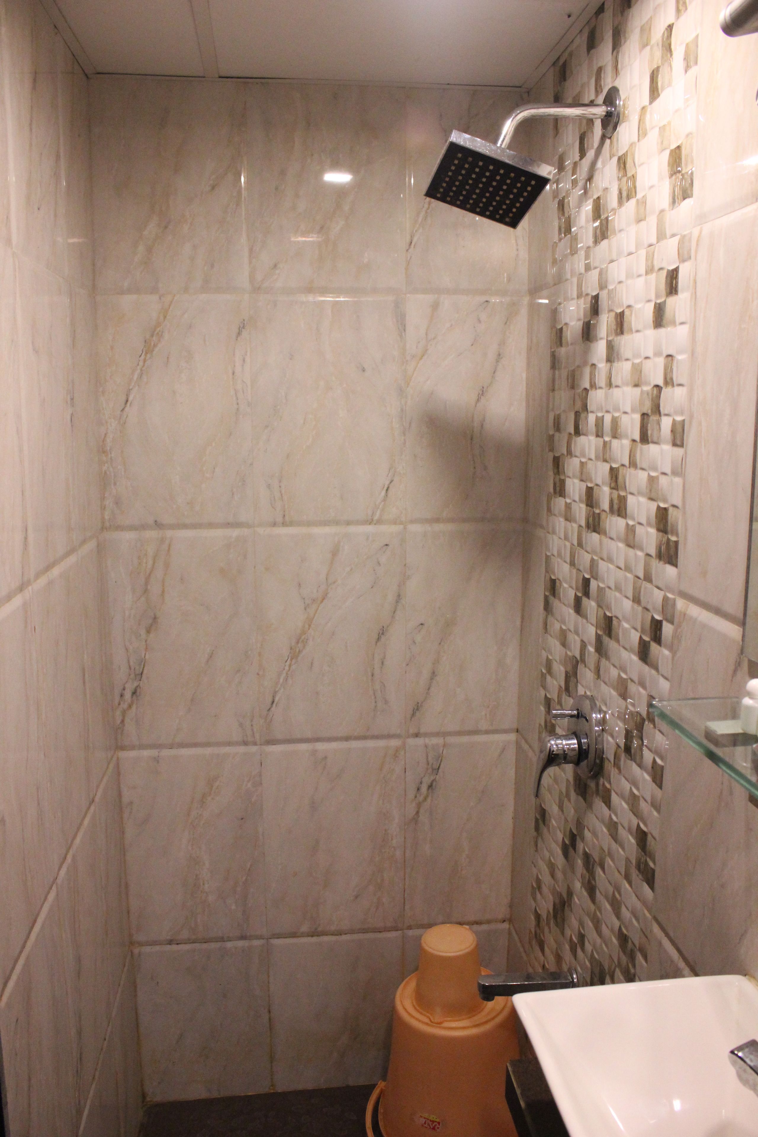 Standard Room, 1 Double Bed, Smoking | Bathroom | Shower, free toiletries, towels