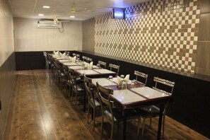 Breakfast, lunch and dinner served - Hotel Fortune (Mumbai)