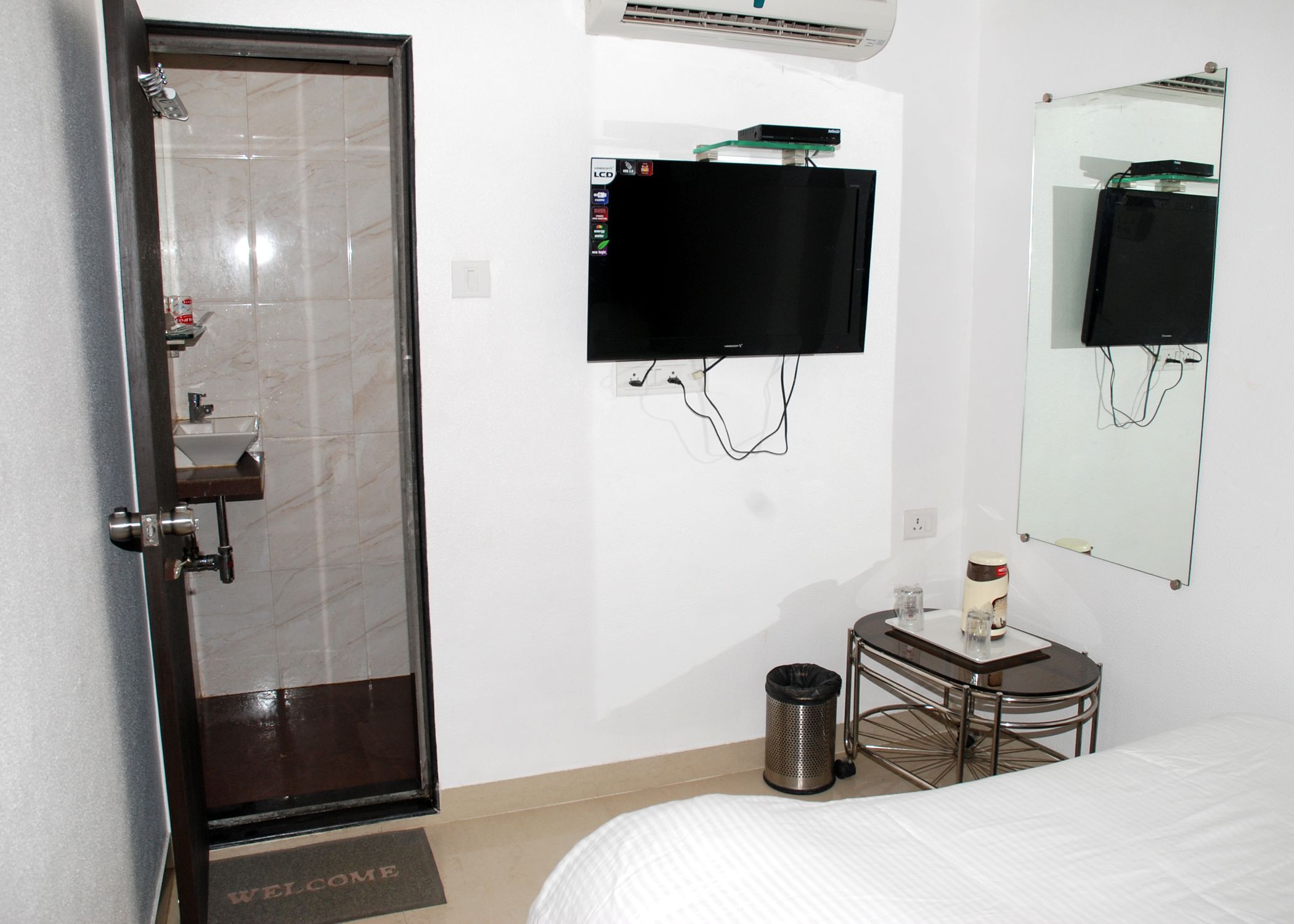 Standard Room, 1 Double Bed, Smoking | In-room safe, desk, blackout curtains, soundproofing