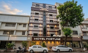 Front of property - Hotel Fortune (Mumbai)