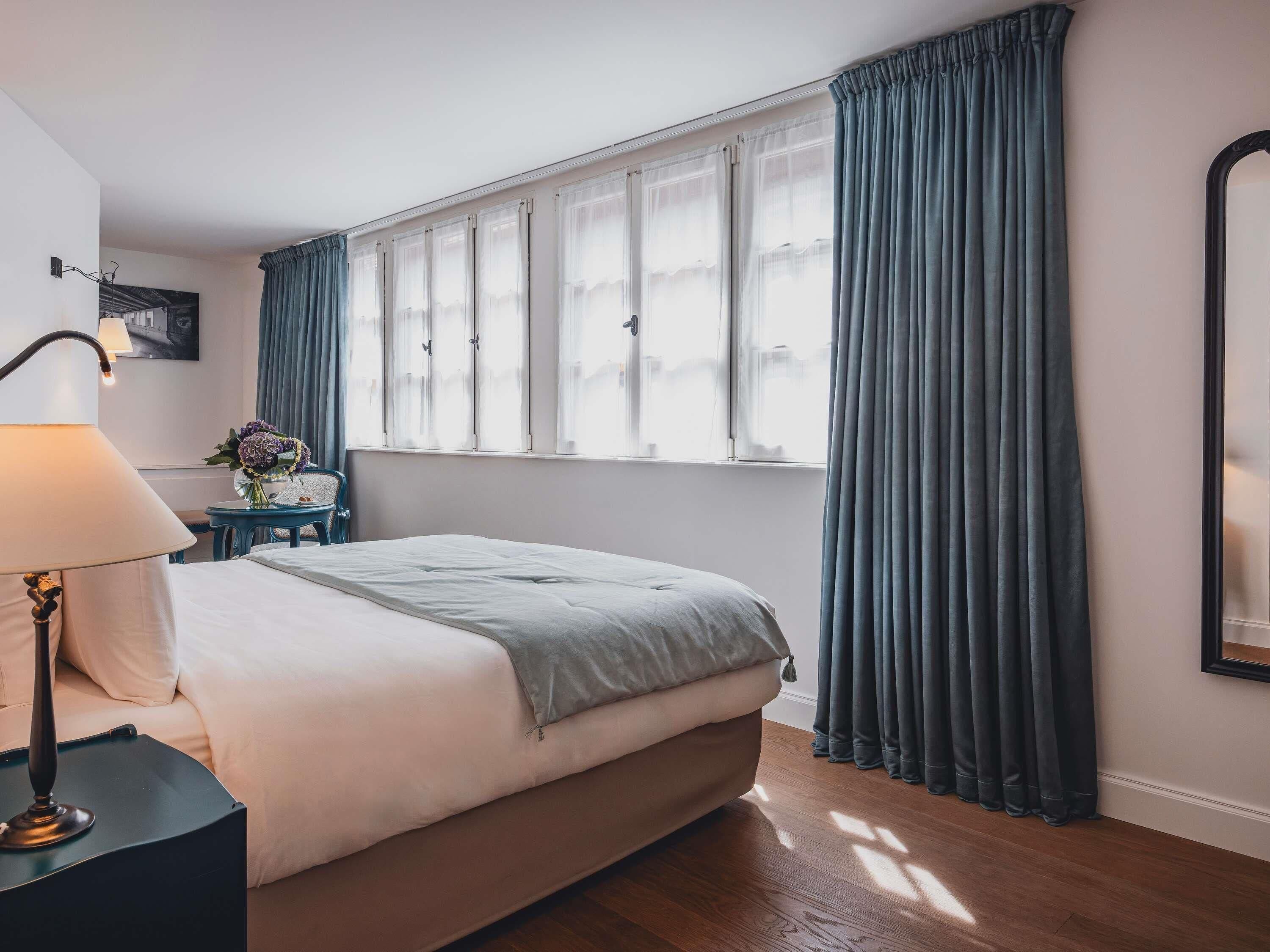 經典雙床房 | 高級寢具、迷你吧、客房內保險箱、書桌