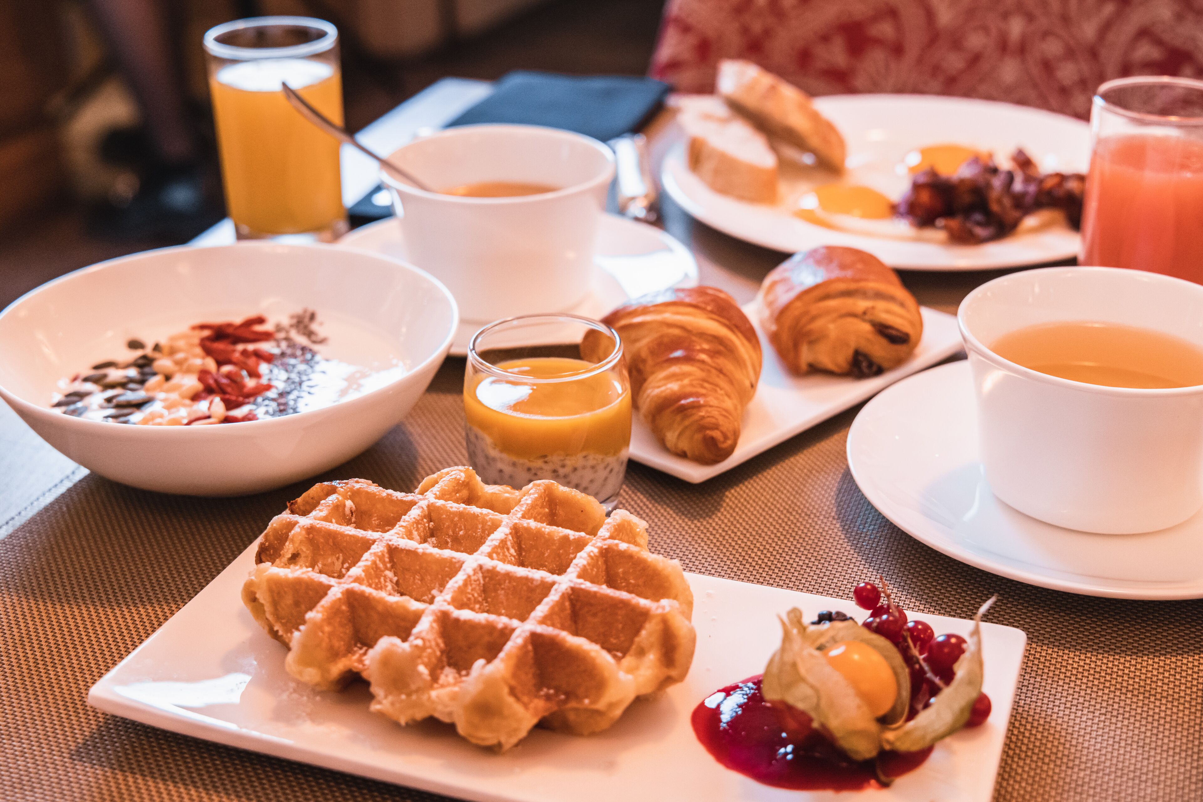 daily buffet breakfast (eur 29 per person)