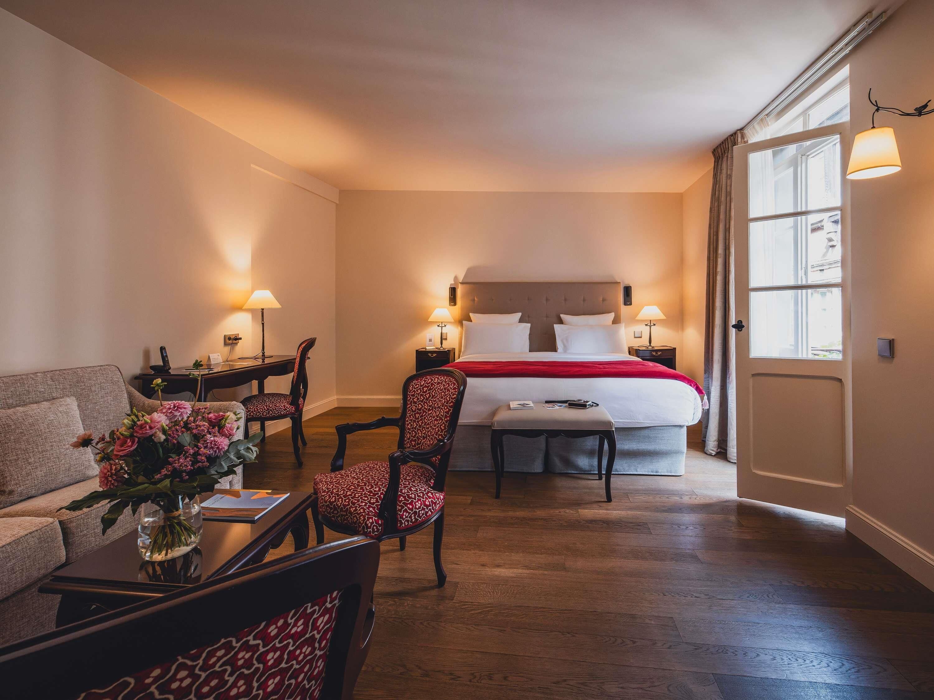 Twin Room, 1 King Bed (Prestige) | Premium bedding, pillowtop beds, minibar, in-room safe