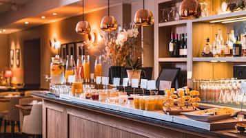 Petit déjeuner buffet (29 EUR par personne)