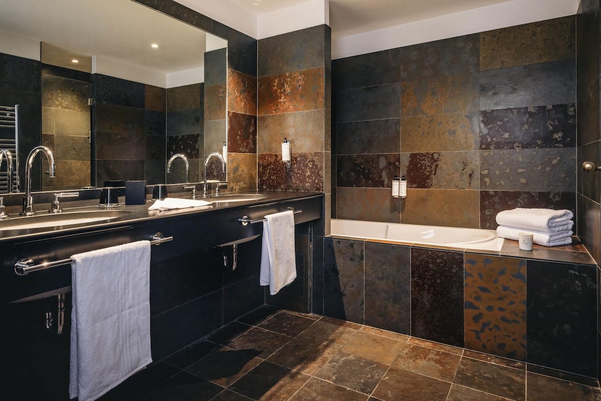 Signature Room (with Living Room)