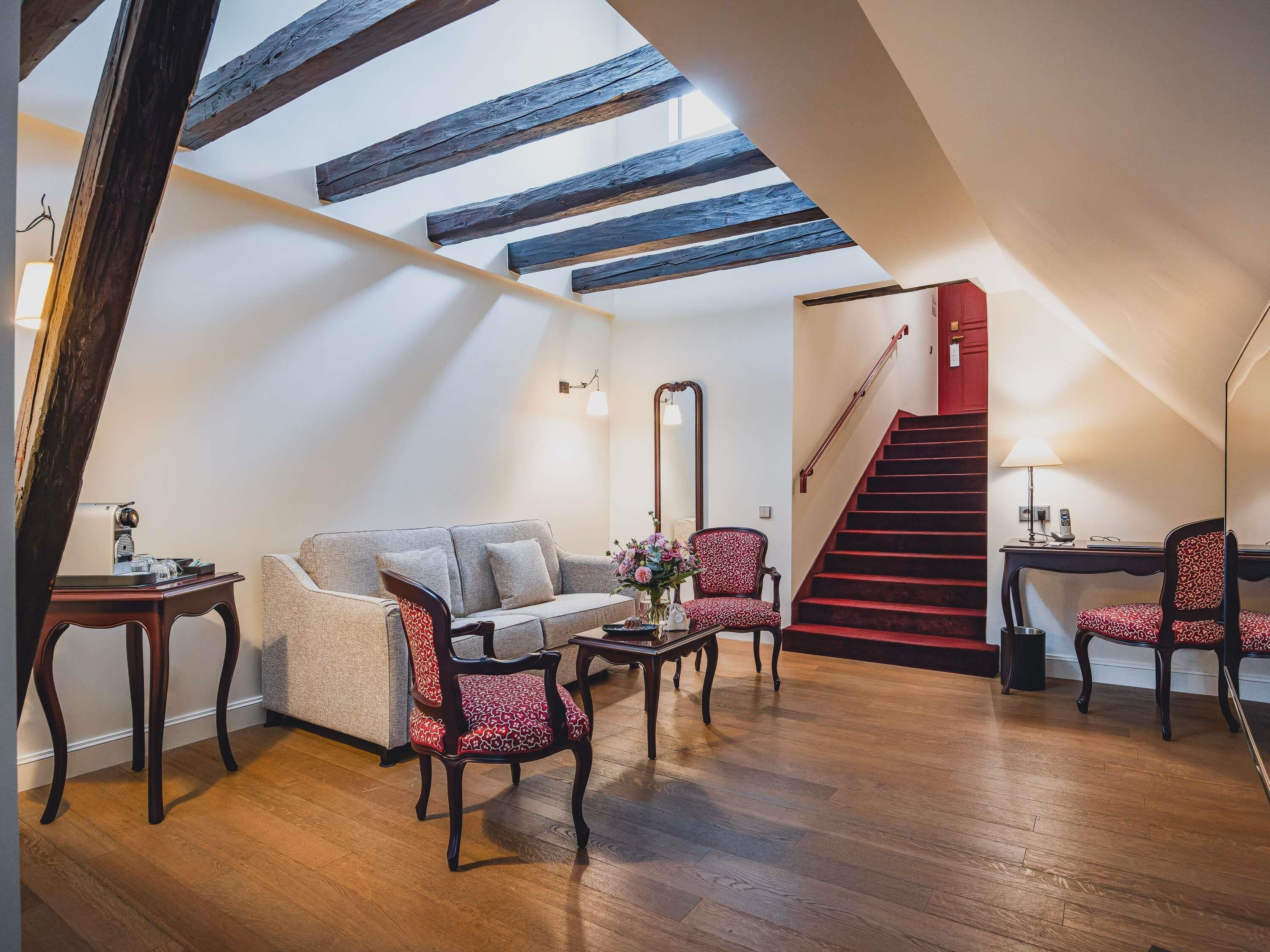 Ylelliset vuodevaatteet, pillowtop-patjalliset sängyt, minibaari