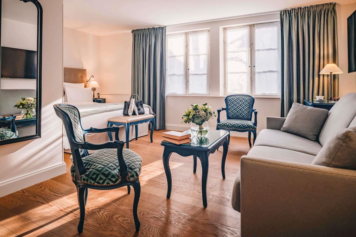 Twin Room, 1 King Bed (Prestige) | Premium bedding, pillow-top beds, minibar, in-room safe