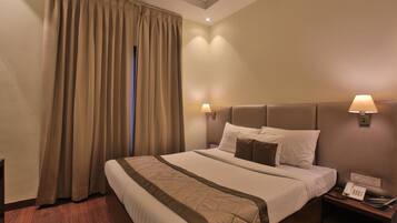 Economy Room, 1 Bedroom, Smoking | Minibar, in-room safe, desk, iron/ironing board