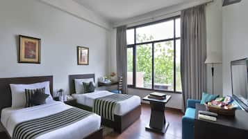 Minibar, in-room safe, desk, iron/ironing board