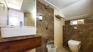 Deluxe Double Room | Bathroom | Shower, free toiletries, hair dryer, slippers