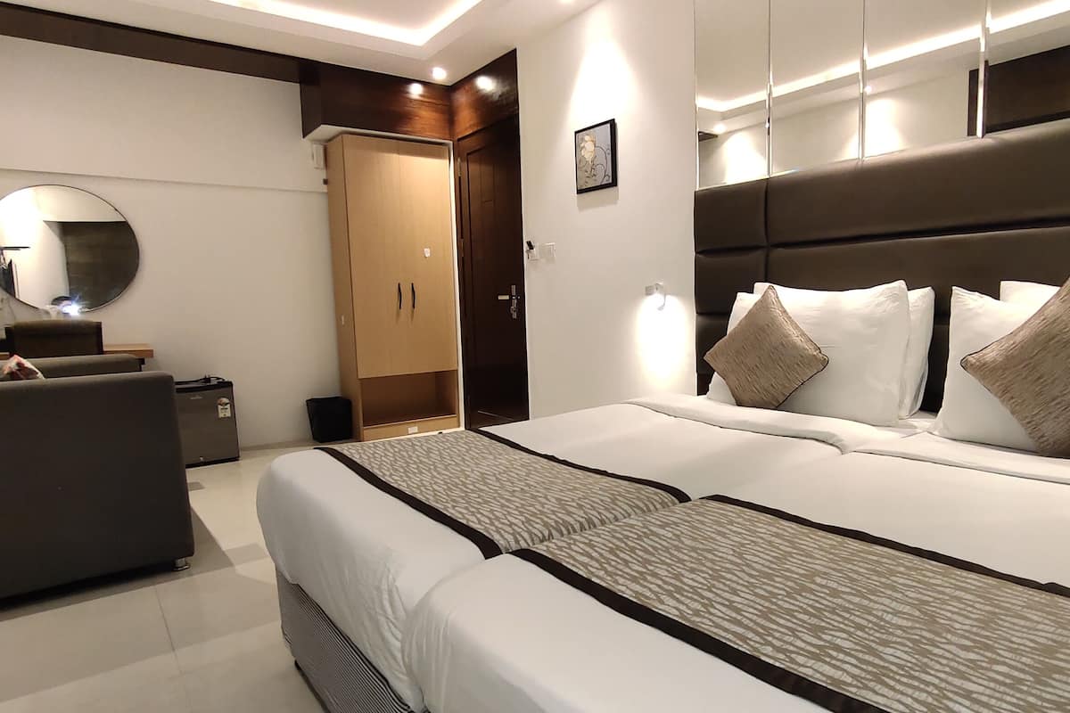 In-room safe, desk, blackout curtains, rollaway beds