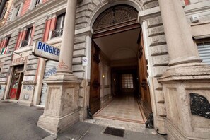 Property entrance - Fitzroy Allegria Suites (Rome)
