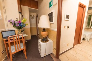Flat-screen TV - Fitzroy Allegria Suites (Rome)