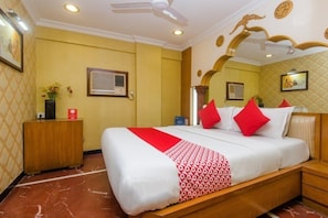 1 bedroom, pillowtop beds, minibar, iron/ironing board (on request) - Ontime Hotel (Mumbai)