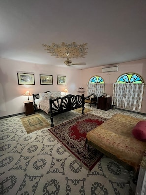 Royal Chamber | Premium bedding, in-room safe, desk, cots/infant beds