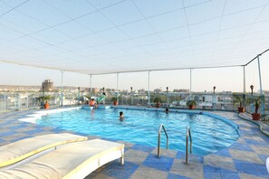 Indoor pool, outdoor pool, pool umbrellas, pool loungers - Vesta Maurya Palace (Jaipur)