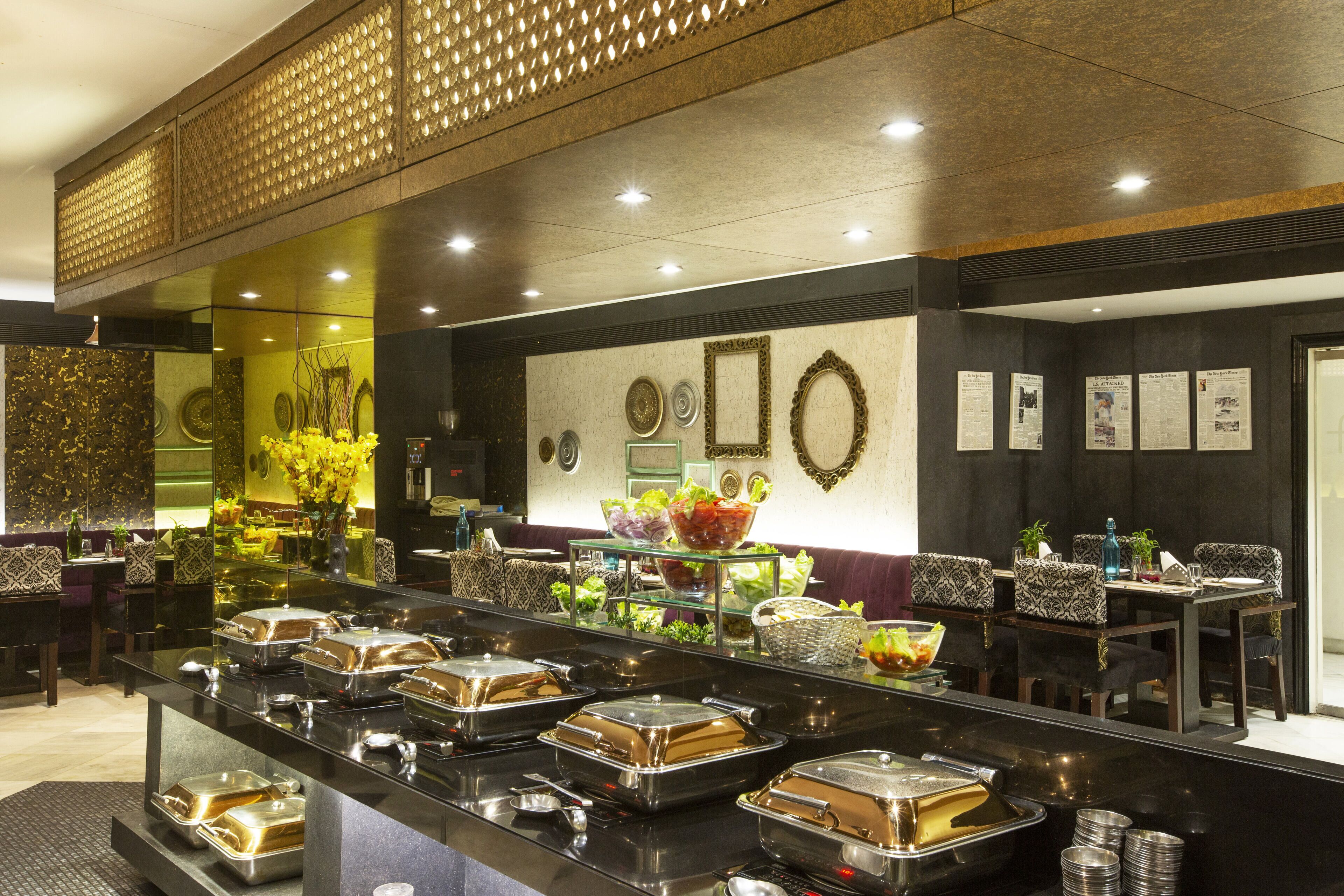 Desayuno buffet diario (INR 375 por persona)