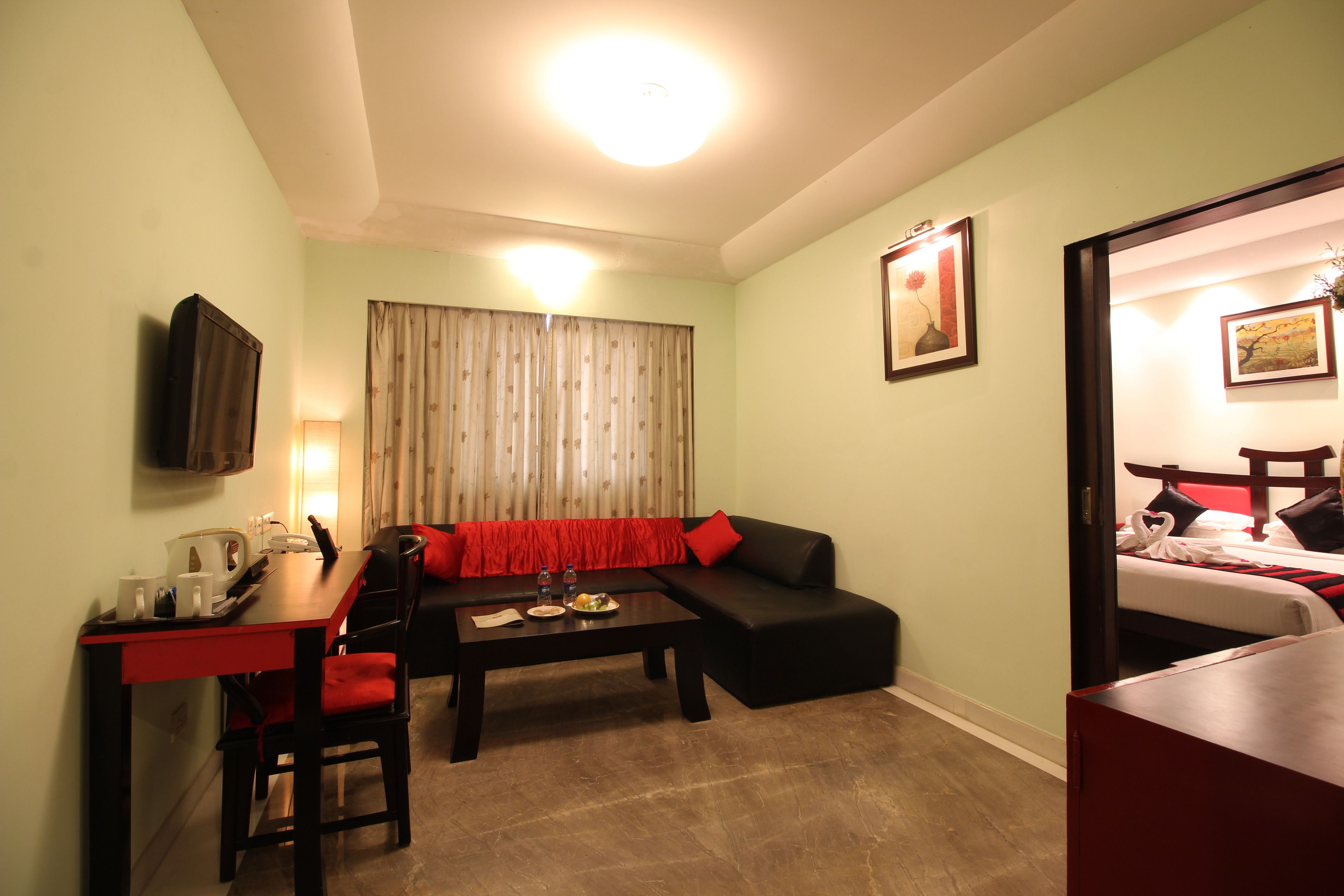 suite | living area | 32-inch lcd tv with premium tv channels, tv