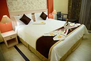 Deluxe Room | 1 bedroom, premium bedding, desk, rollaway beds
