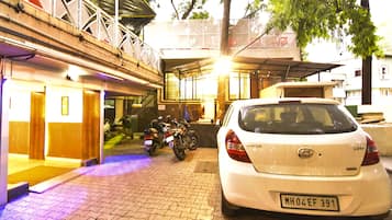 Bãi đậu xe tự phục vụ miễn phí