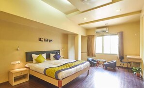 华丽客房 | 加厚床垫、客房内保险箱、遮光窗帘、隔音