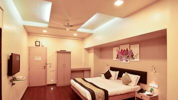 Camas com colchões pillow-top, cofres nos quartos, cortinas blackout