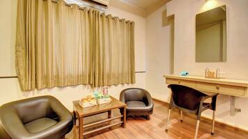 Deluxe kamer | Pillowtop-bedden, een kluis op de kamer, verduisterende gordijnen