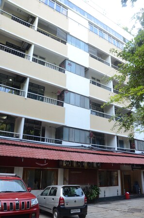 Exterior - Hotel Shreyas (Pune)