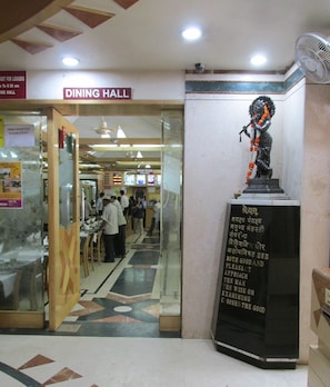 Dining - Hotel Shreyas (Pune)