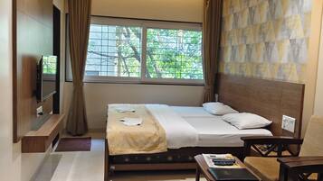 Single AC | In-room safe, desk, laptop workspace, soundproofing