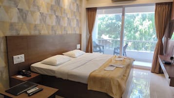 Standard Double Room, Air conditioning | In-room safe, desk, laptop workspace, soundproofing