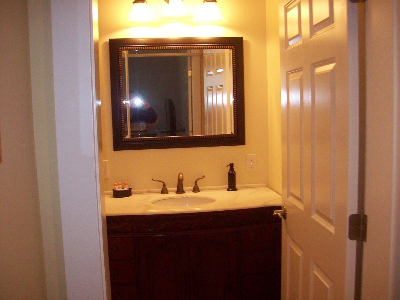 junior suite, 1 queen bed, non smoking | bathroom sink