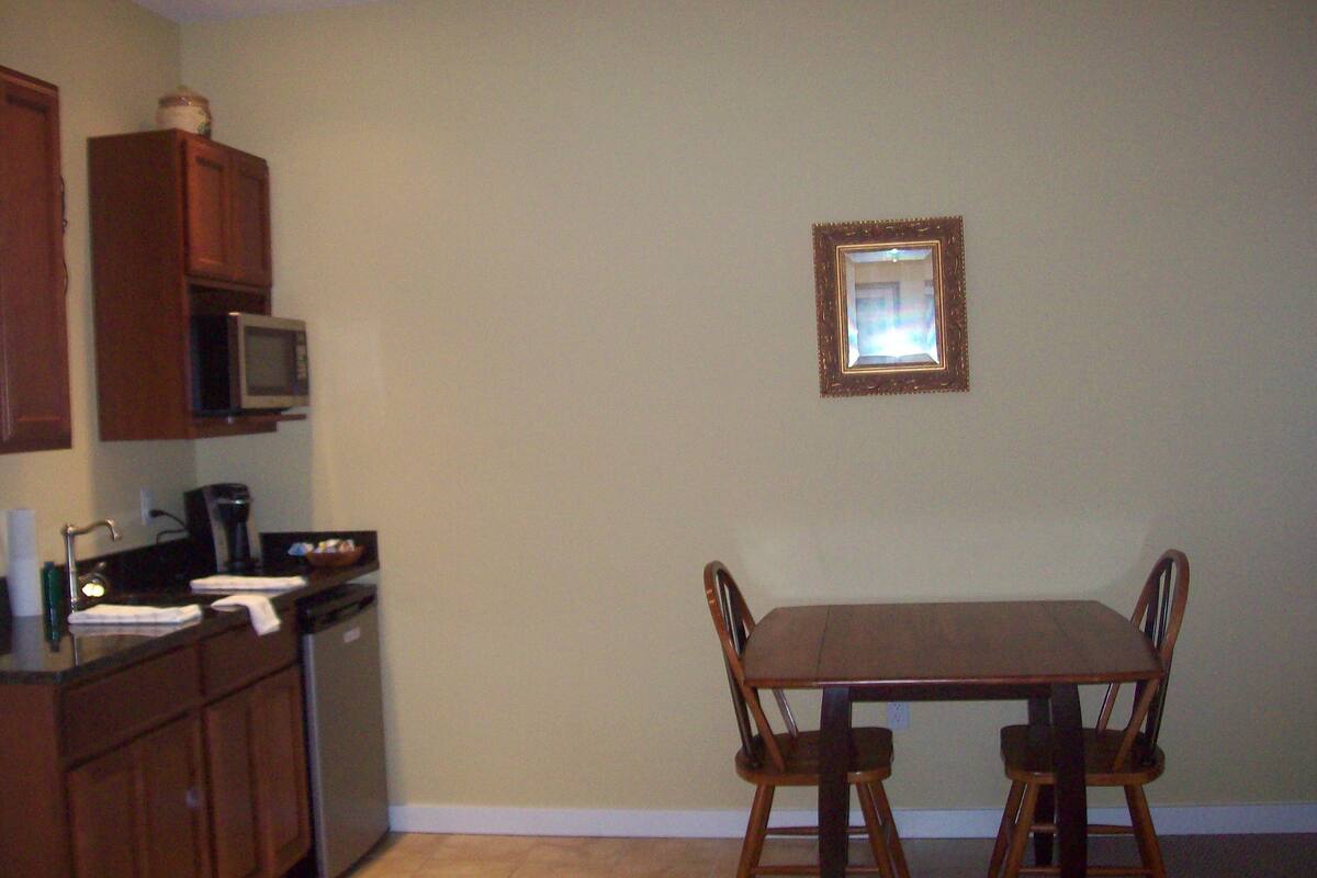 suite, 1 king bed with sofa bed, non smoking | in-room dining