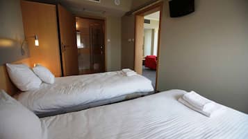 高档床上用品、办公桌、遮光窗帘、熨斗/熨板