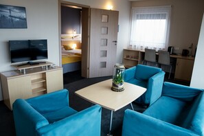 Deluxe Room | Living area | LCD TV