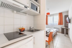 Private kitchen - Appart'City Classic Marseille Aéroport – Vitrolles (Vitrolles)