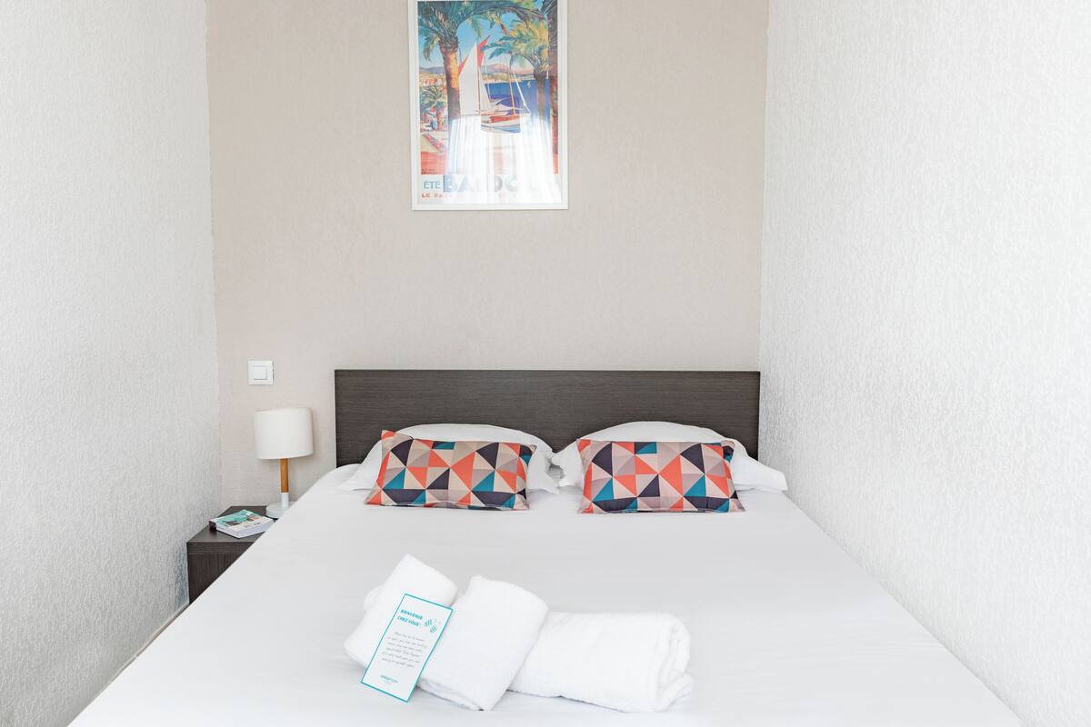 Desk, iron/ironing board (on request), free WiFi, bed sheets