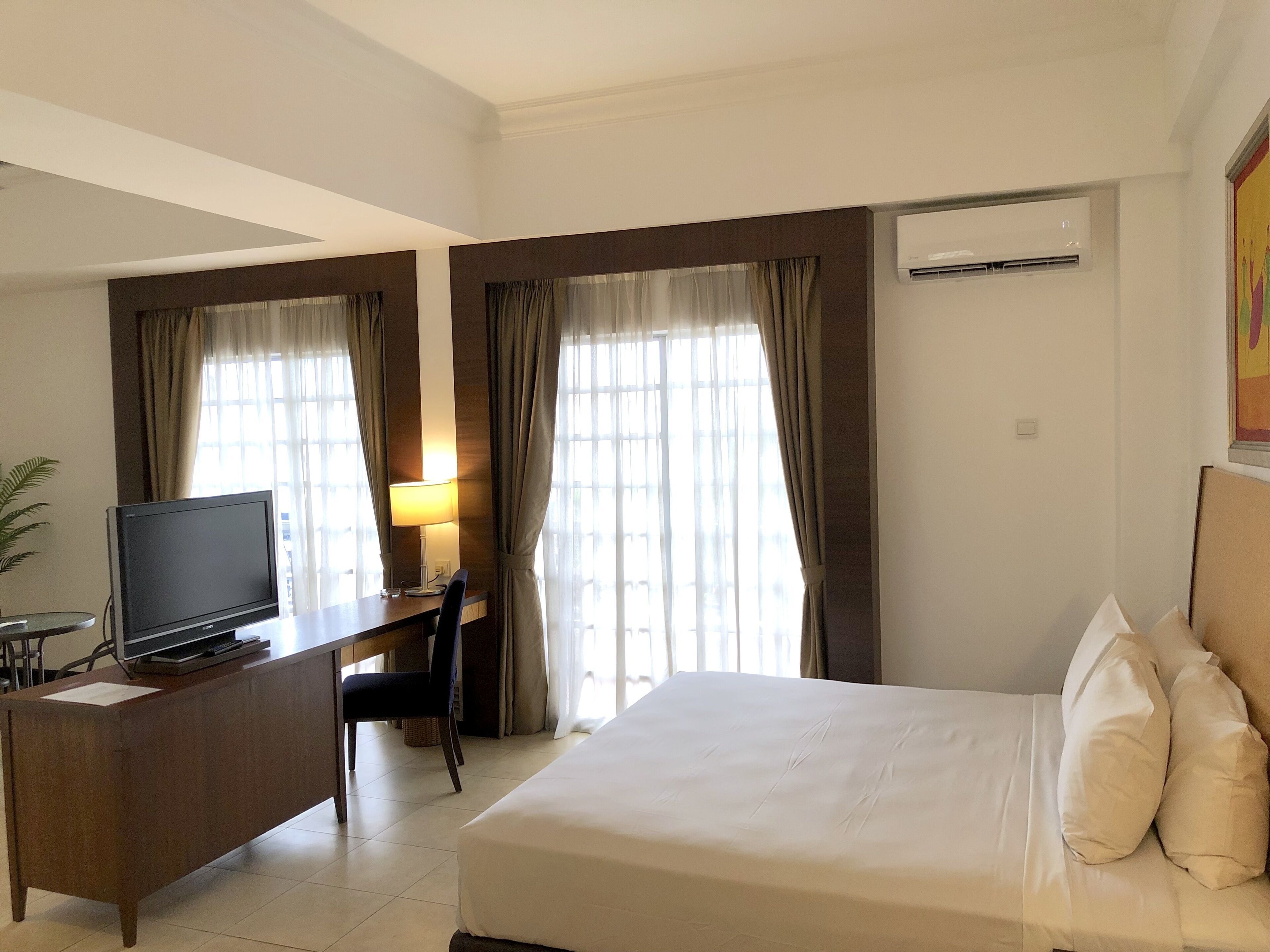 Ropa de cama de alta calidad, minibar, caja fuerte y wifi gratis