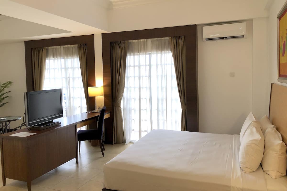 Premium bedding, minibar, in-room safe, free WiFi