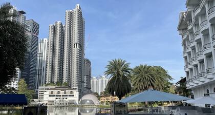 Flamingo Hotel by The Lake