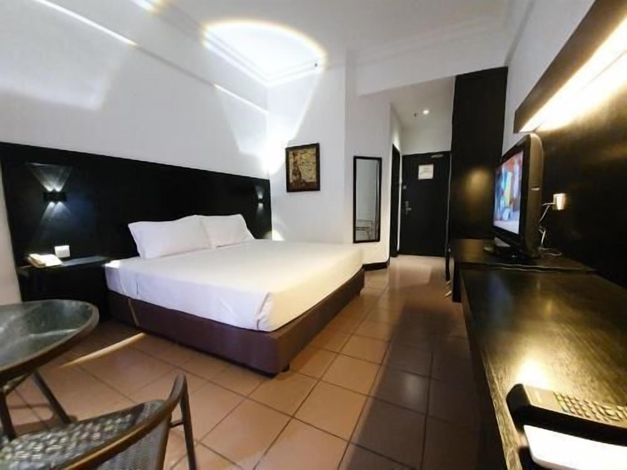 Ropa de cama de alta calidad, minibar, caja fuerte y wifi gratis