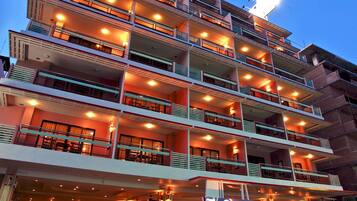 Fassade der Unterkunft – Abend/Nacht