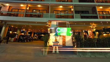 住宿正面 (夜晚)