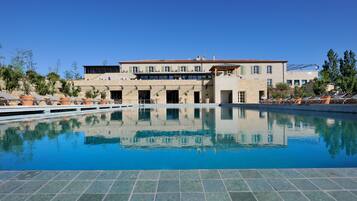 Indoor pool, seasonal outdoor pool