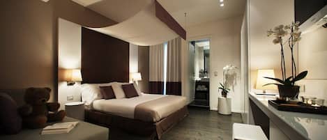 1 chambre, minibar, coffres-forts dans les chambres, bureau