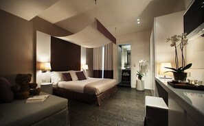 Minibar, in-room safe, desk, soundproofing - Hotel Ines (Cattolica)